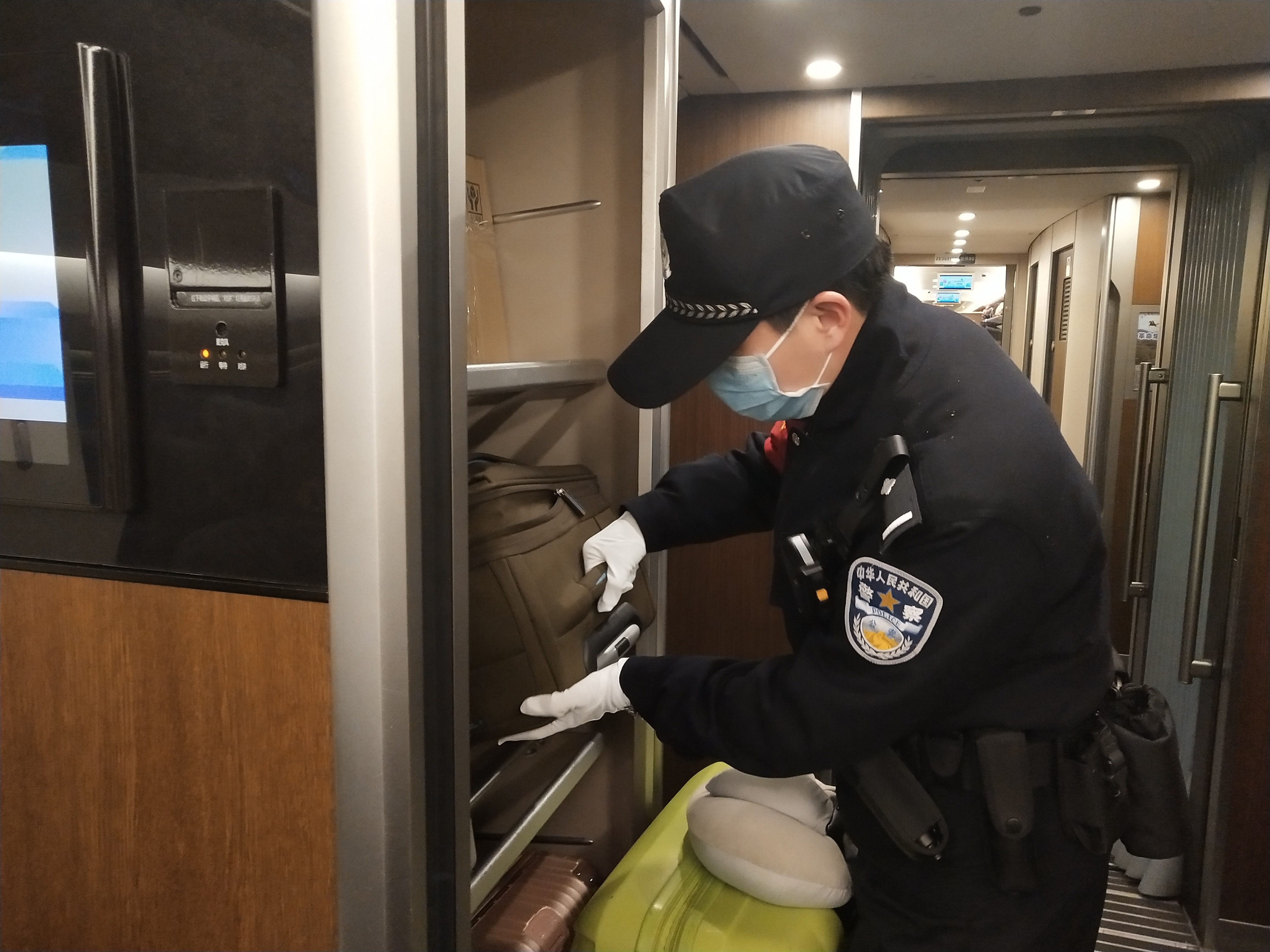 疫情地区网点坚守岗位/疫情防控期间营业网点操作规范-第1张图片