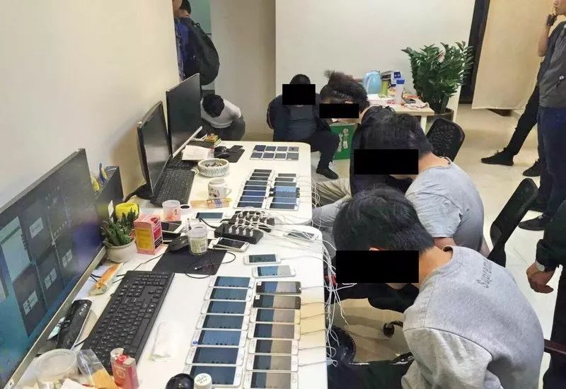 专家分析“微信抢红包三公万能开挂器”(助赢详细开挂教程)-第3张图片