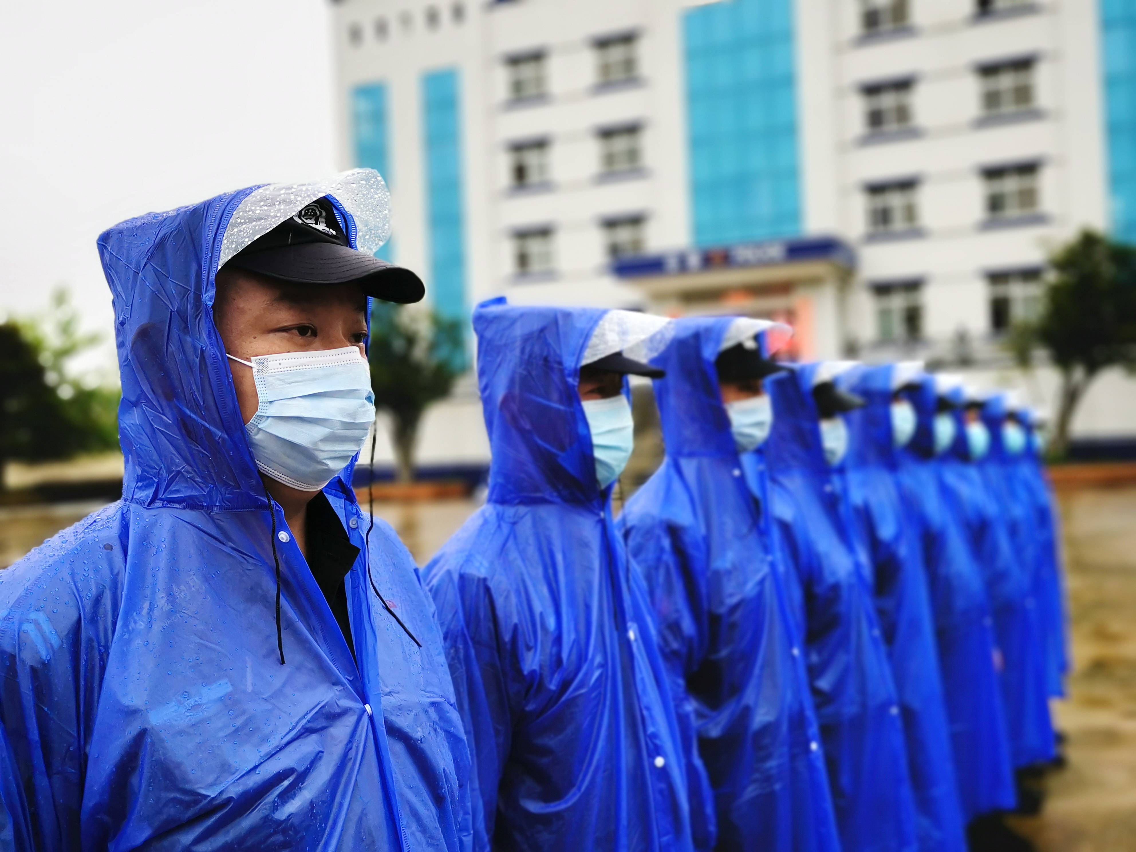 特警去支援疫情地区工作.特警队员疫情防控事迹材料？