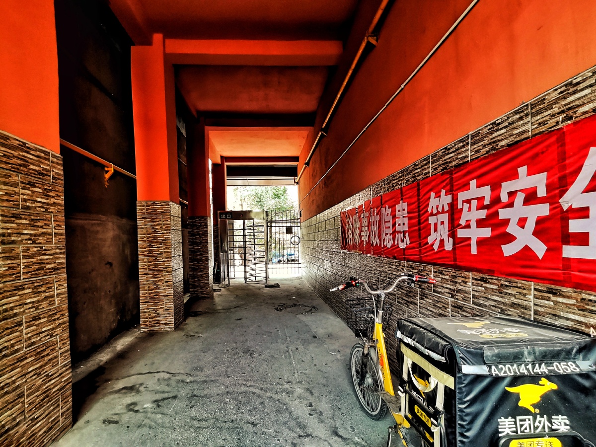 因为疫情新疆地区全封了/新疆因为疫情封城了吗