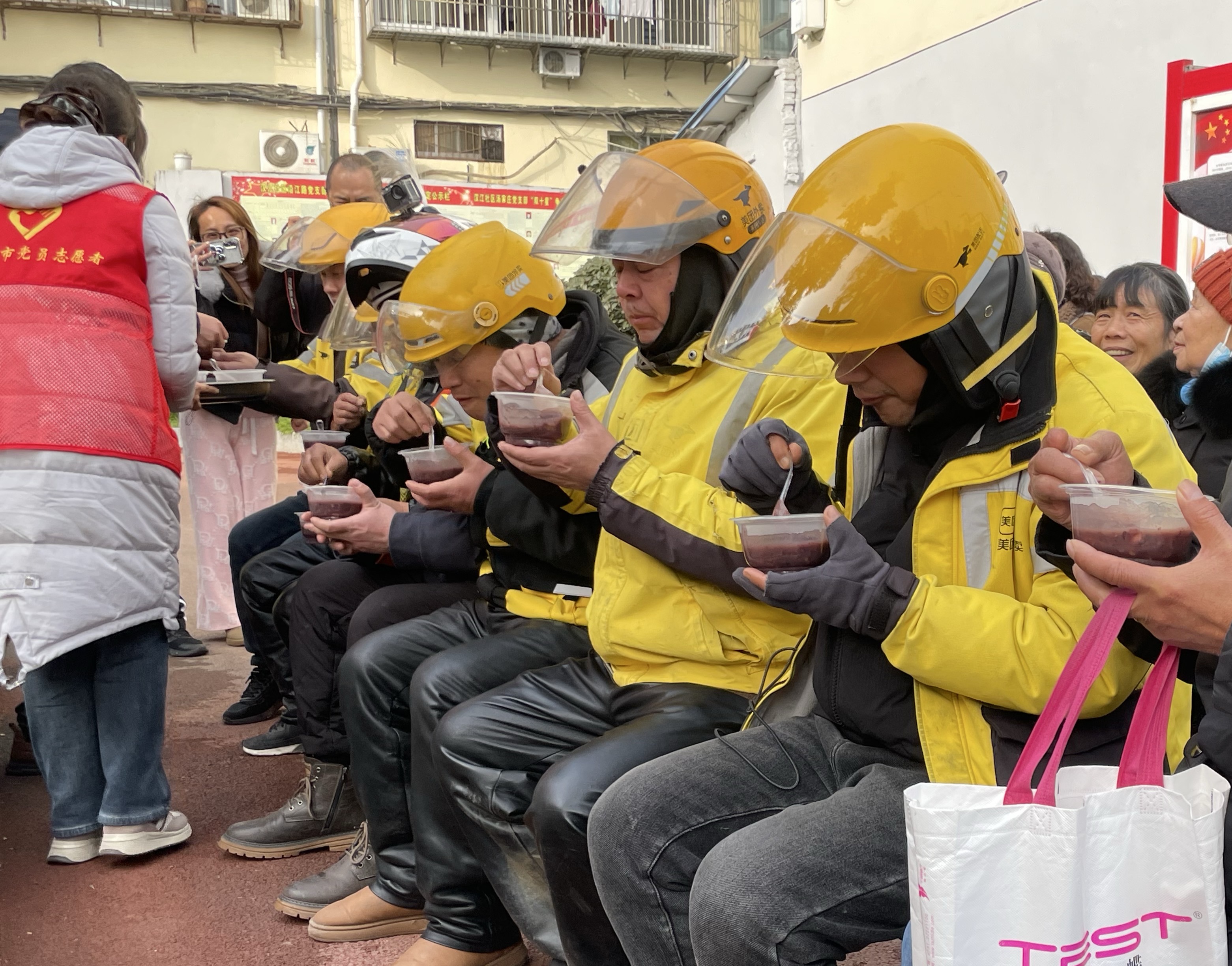 疫情地区咋送外卖呢(疫情期间外卖员怎么出去)-第2张图片
