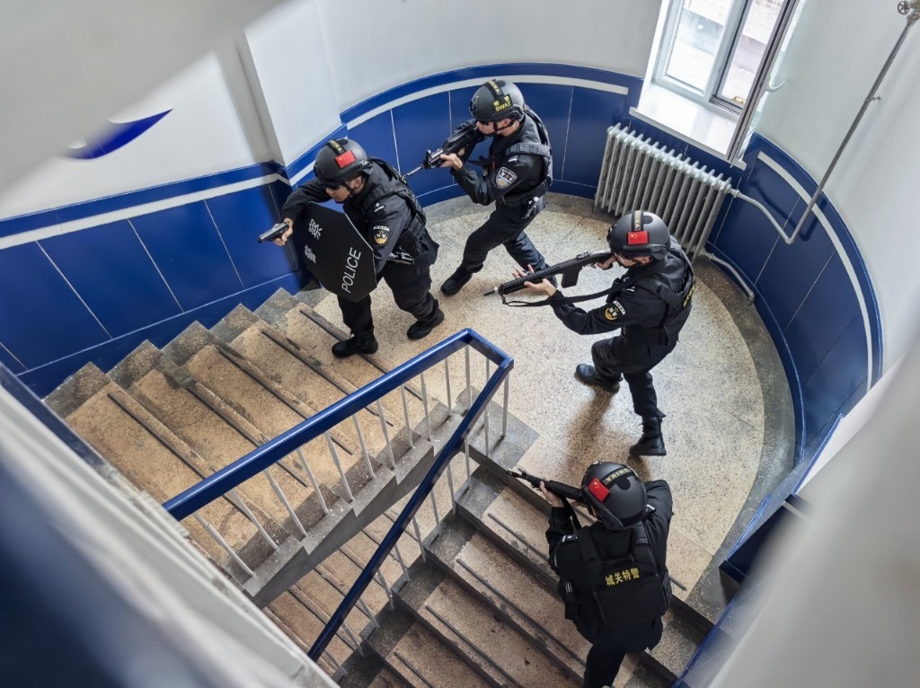 特警去支援疫情地区工作.特警队员疫情防控事迹材料?-第2张图片
